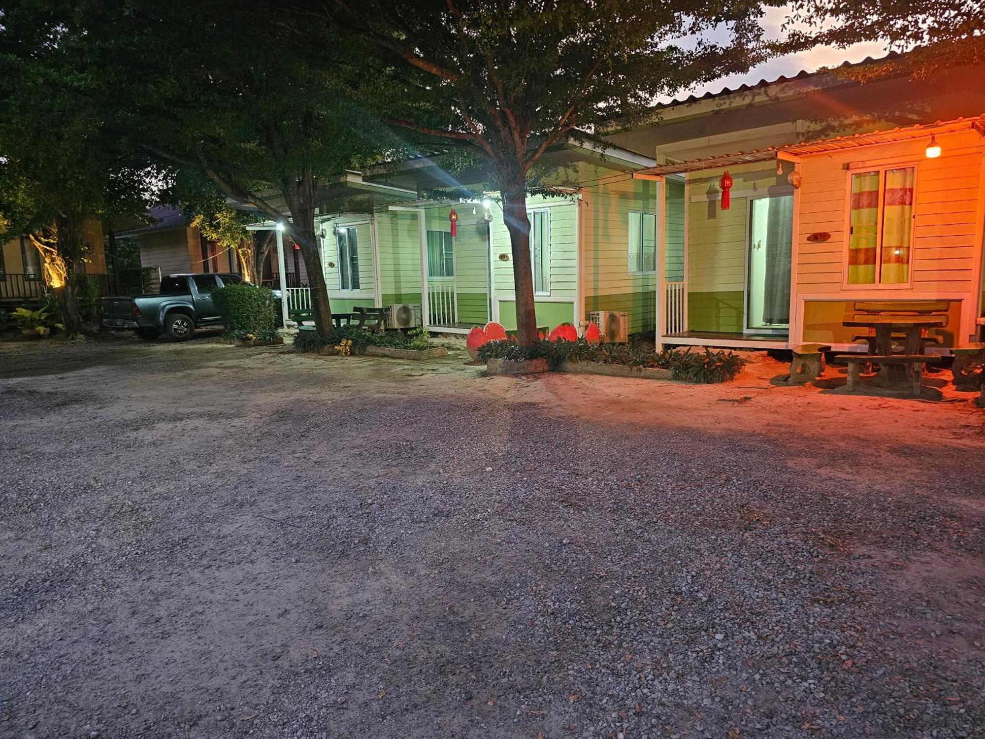 Bansuan Inthanon Resort Chom Thong Exteriör bild