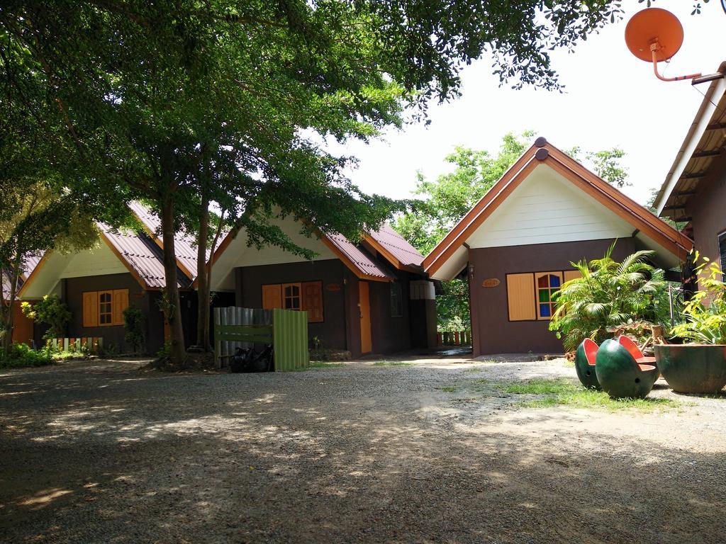 Bansuan Inthanon Resort Chom Thong Exteriör bild